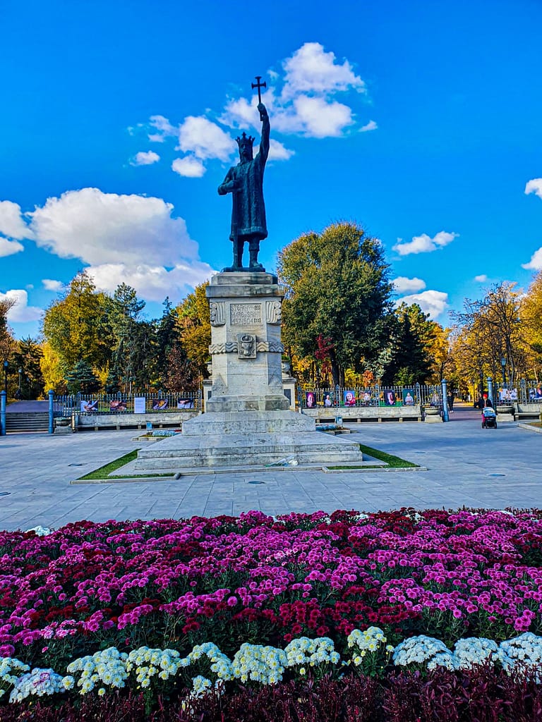prima data la moldoveni, stefan cel mare, chisinau - madalinflorea.ro