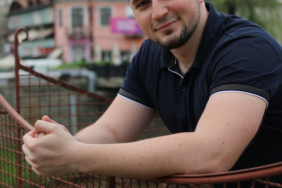 Cum ajut afaceri pe social media - madalinflorea.ro